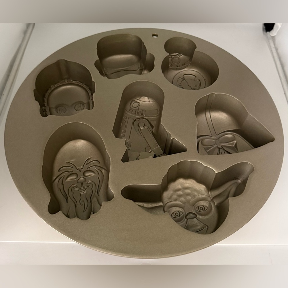 Williams Sonoma Star Wars Cakelet Pan Nonstick Cast Aluminum Round Tray 2019